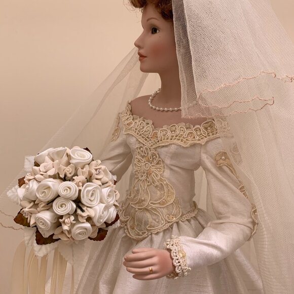 “Autumn Reflection" Vintage Porcelain Bisque Wedding Doll - Picture 10 of 16